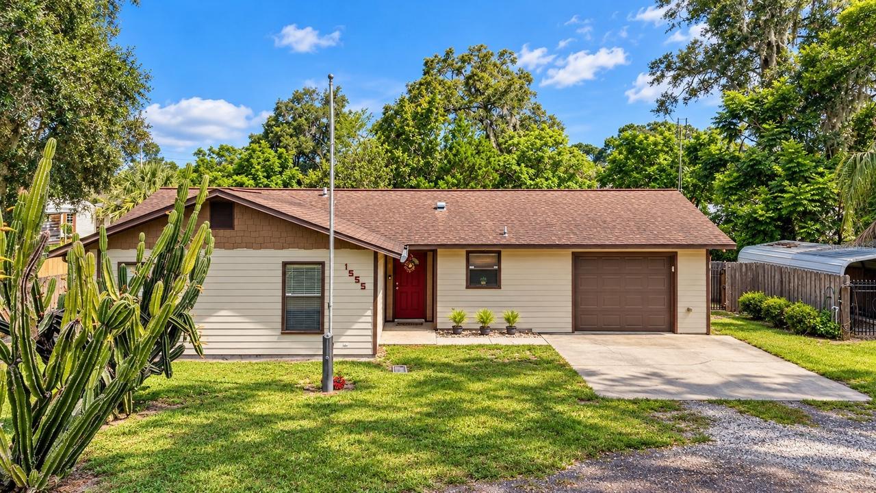 1555 Rowe Ln., Deland, FL 32720