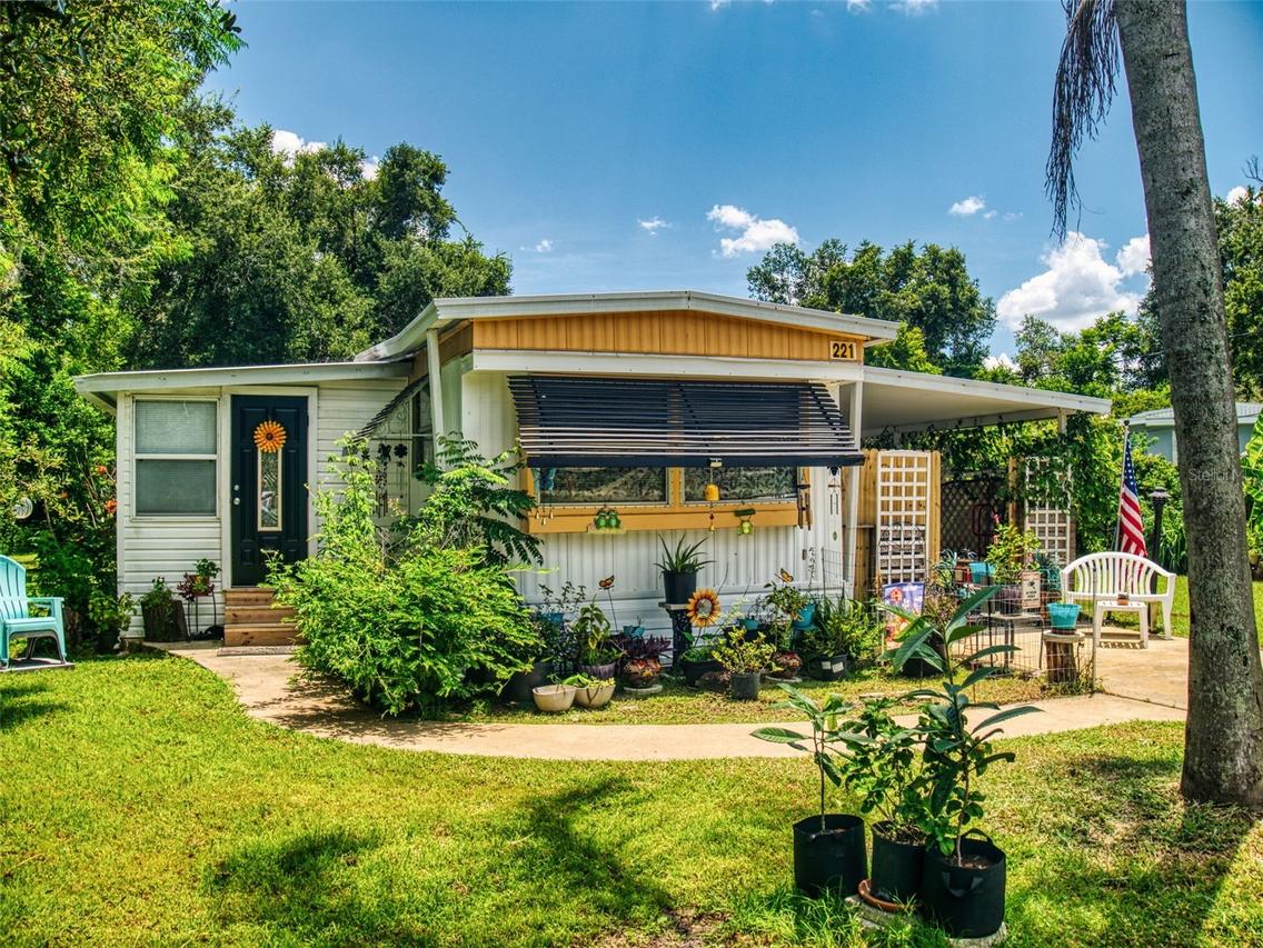 221 Evergreen Ter., Deland, FL 32724