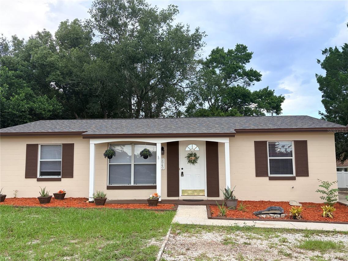 2942 Greynolds St., Deltona, FL 32738