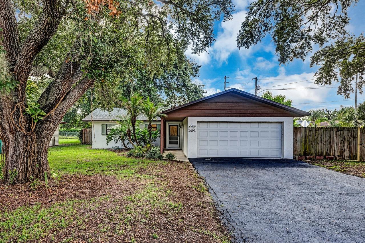 1402 Crystal Ct., Tavares, FL 32778