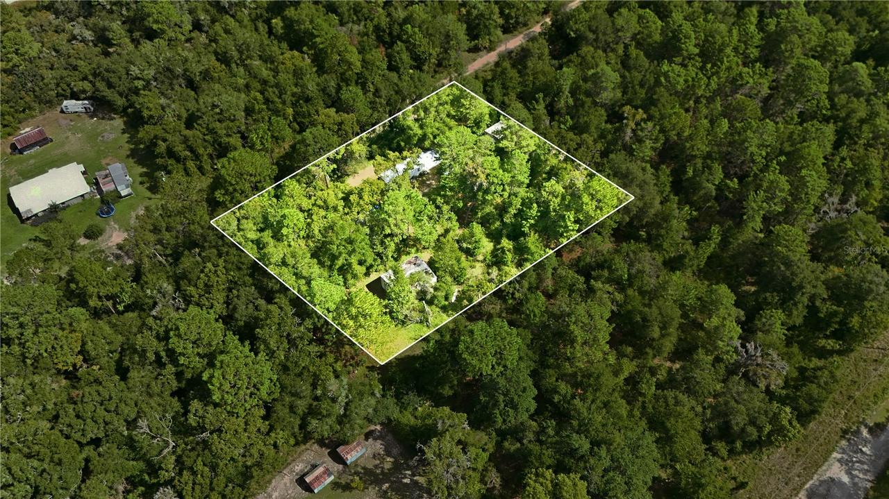 105 Perry Ave., Satsuma, FL 32189