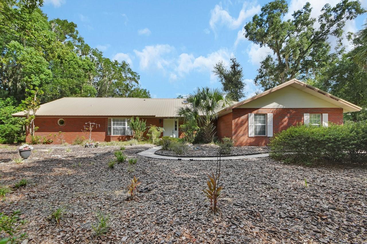 350 Lafayette Pl., Deland, FL 32720