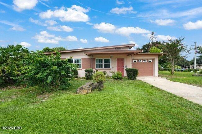 1002 Thunderbird Dr., Daytona Beach, FL 32117