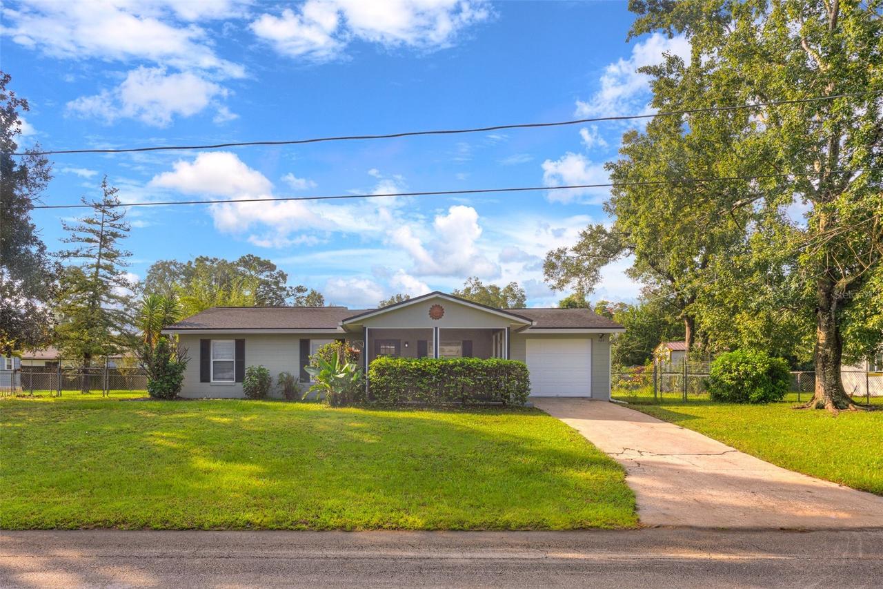 569 Sidney Dr., Lake Helen, FL 32744