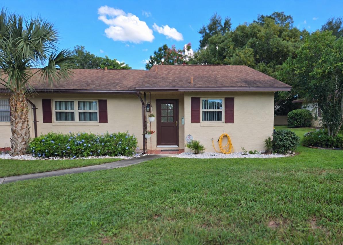 35 Villa Villar Ct. #350, Deland, FL 32724