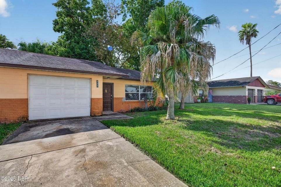 927 Boulder Dr., South Daytona, FL 32119