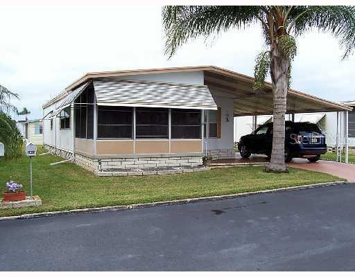 2033 Maui Dr., Holiday, FL 34691