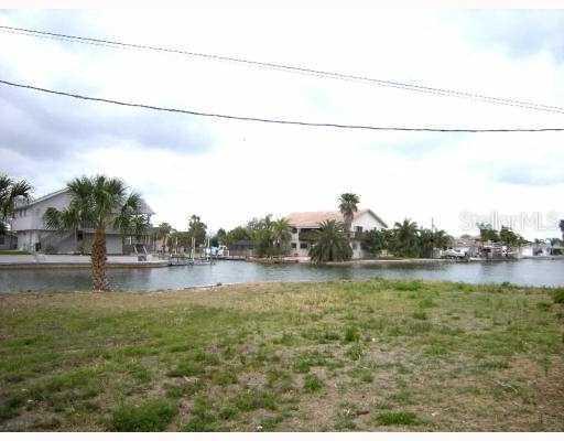 13841 Berkowitz Ave., Hudson, FL 34667