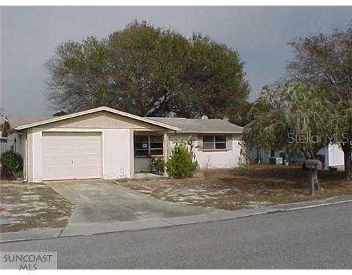 3303 Hoover Dr., Holiday, FL 34691