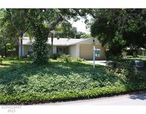 1701 Avoca Dr., Tarpon Springs, FL 34689