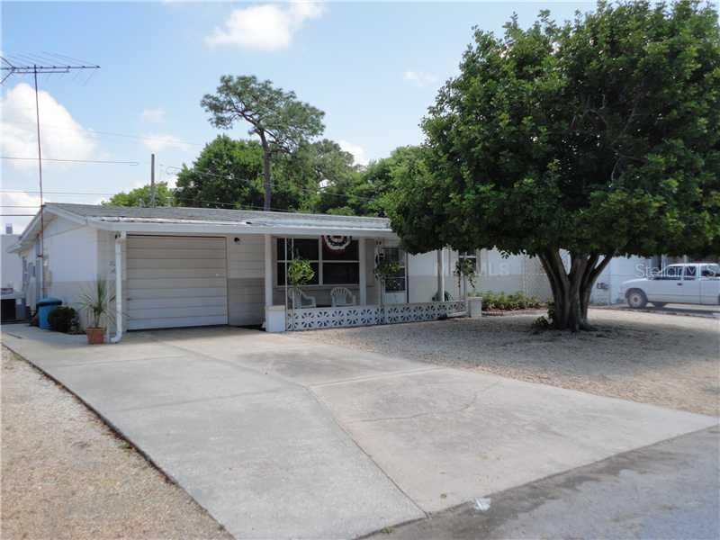 2128 Holiday Dr., Holiday, FL 34691