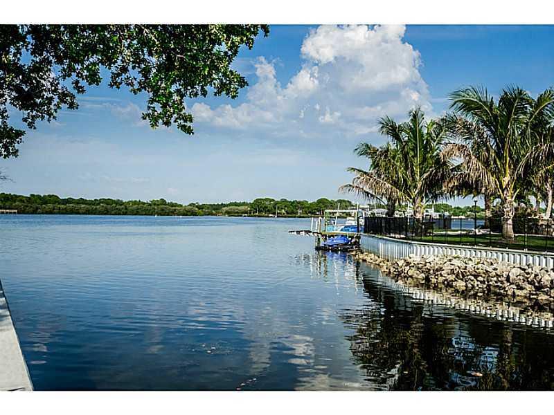 128 Carlyle Cir., Palm Harbor, FL 34683