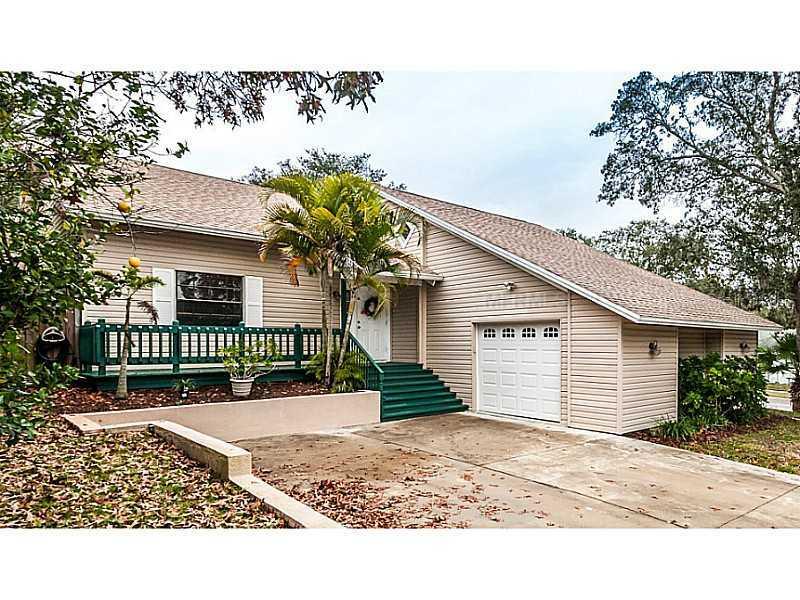 1123 E Boyer St., Tarpon Springs, FL 34689