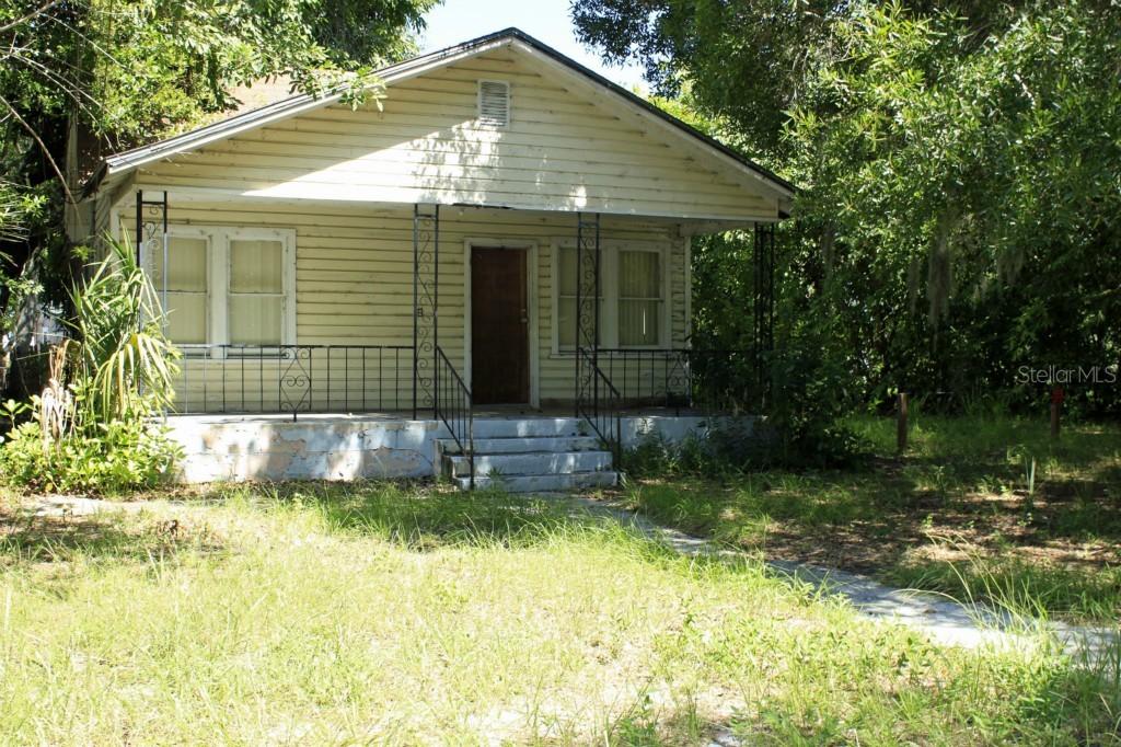 15 Acacia St., Tarpon Springs, FL 34689