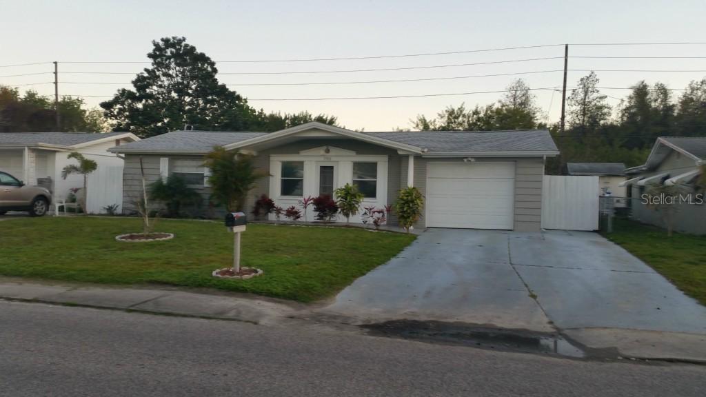 3908 Beacon Square Dr., Holiday, FL 34691