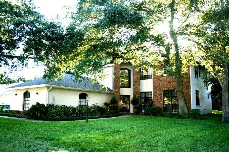 2092 Swan Ln., Palm Harbor, FL 34683