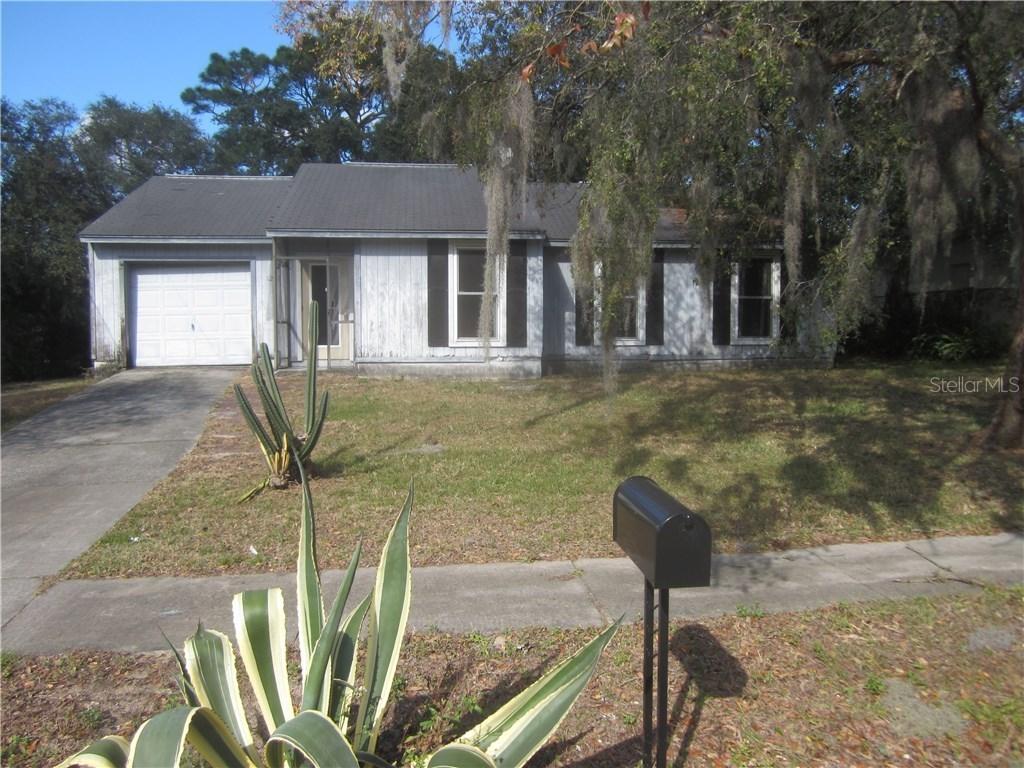 1207 E Oakwood St., Tarpon Springs, FL 34689