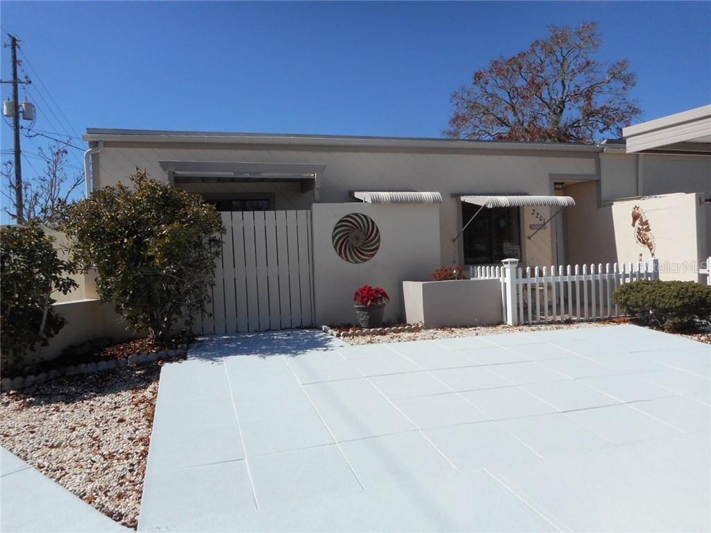 2201 Pinewood Villas Dr., Holiday, FL 34691