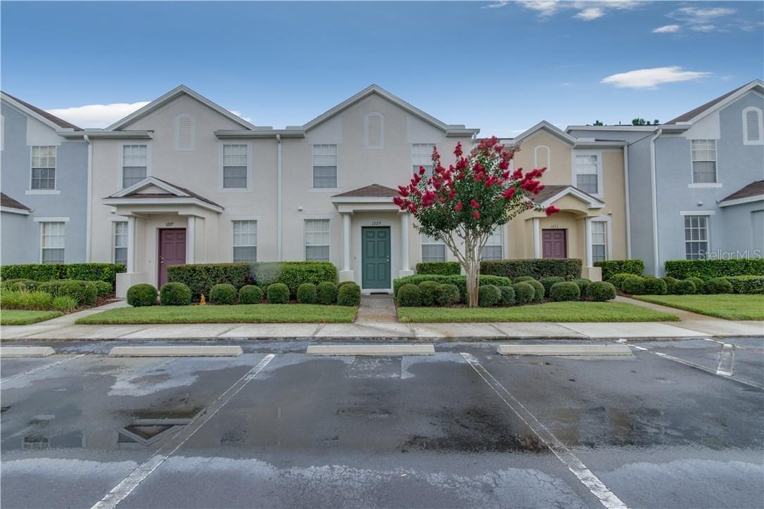 1229 Charlesworth Dr., Wesley Chapel, FL 33543