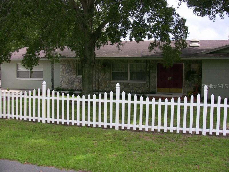 31300 Saunders Cir., Tavares, FL 32778