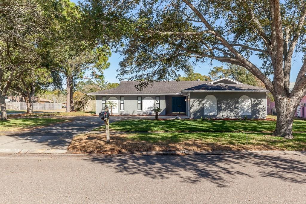 1422 Tallahassee Dr., Tarpon Springs, FL 34689