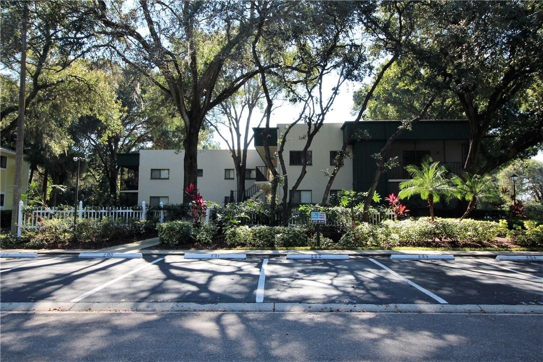 3300 Fox Chase Cir. #201, Palm Harbor, FL 34683