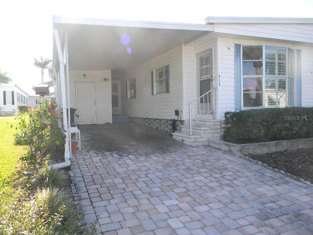 212 Red Maple Dr., Palm Harbor, FL 34684