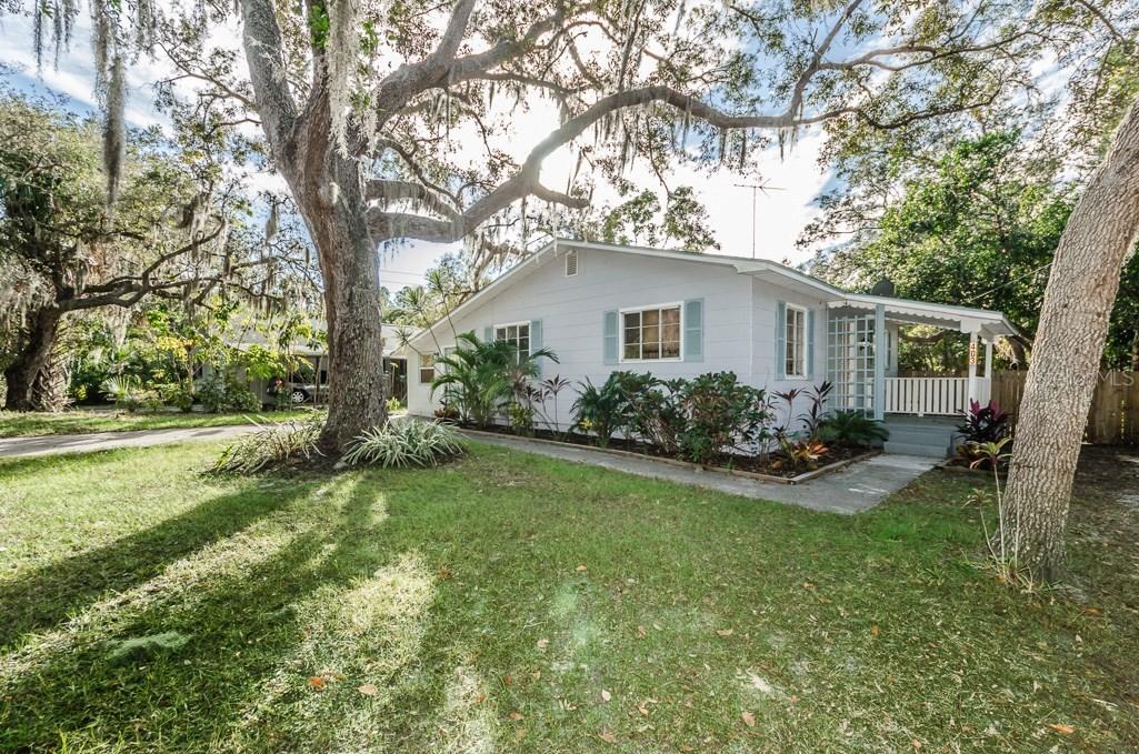 403 N Levis Ave., Tarpon Springs, FL 34689