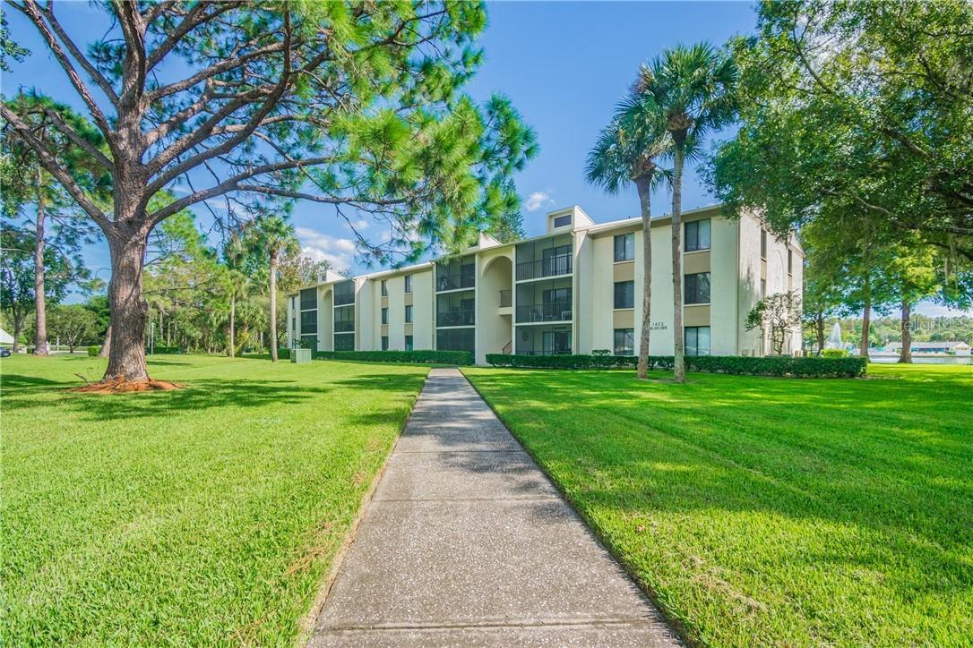 1423 Pine Glen Ln. #H2, Tarpon Springs, FL 34688
