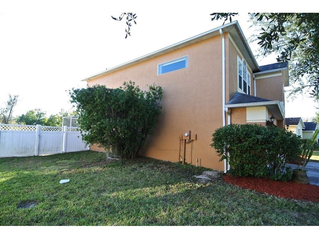 22452 Laureldale Dr., Lutz, FL 33549