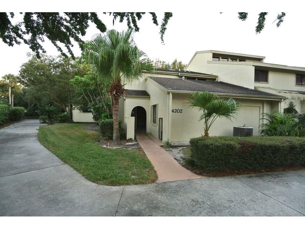 4202 Golf Club Ln., Tampa, FL 33618