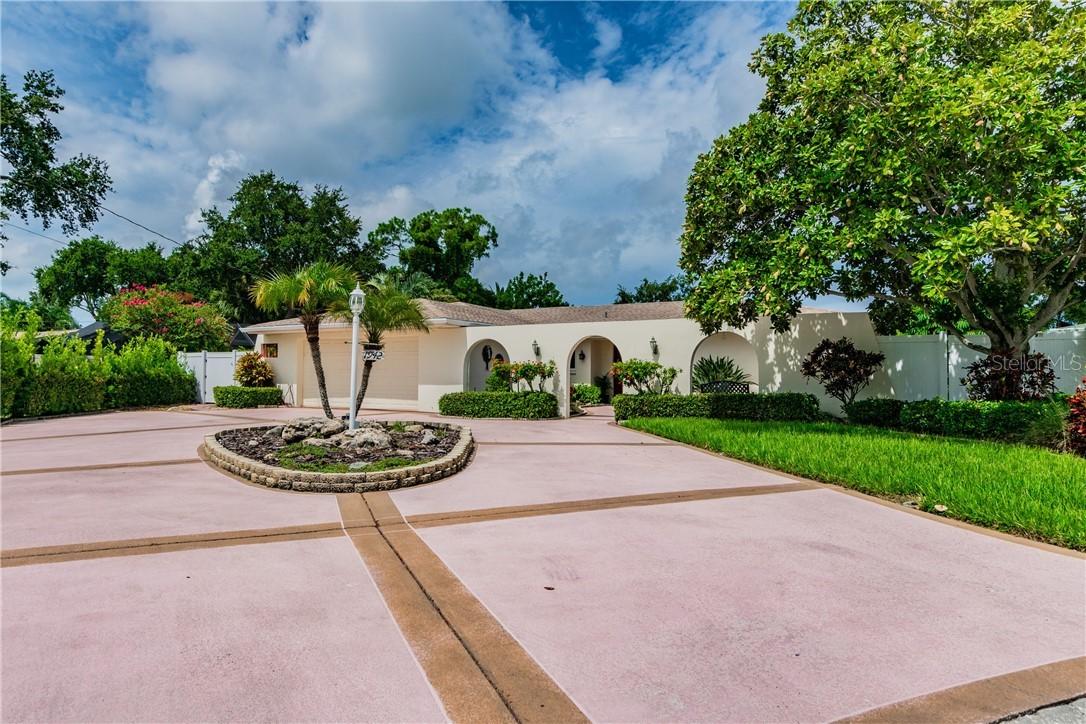1942 Cove Dr., Largo, FL 33774