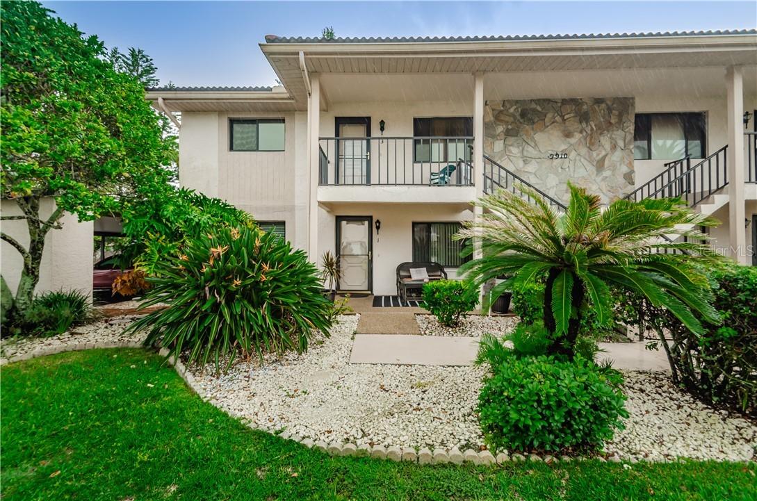 9910 Eagles Point Cir. #1, Port Richey, FL 34668