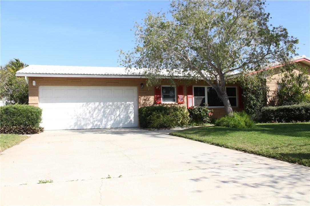 11637 Grove Pl., Seminole, FL 33772