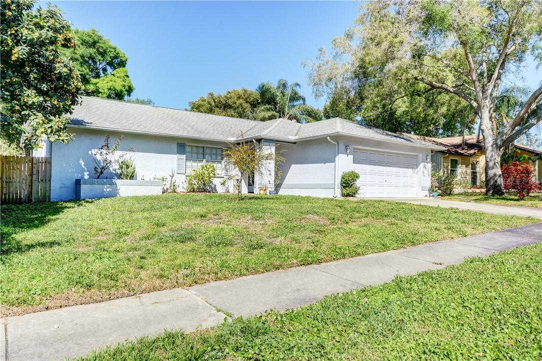 858 Harbor Cir., Palm Harbor, FL 34683