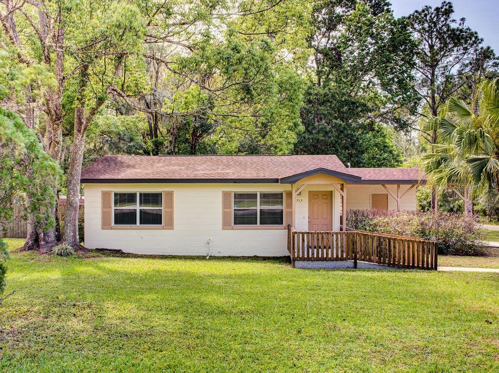 717 Whiteway Dr., Brooksville, FL 34601