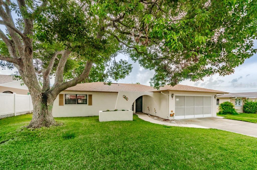 8855 Andros Ln., Port Richey, FL 34668