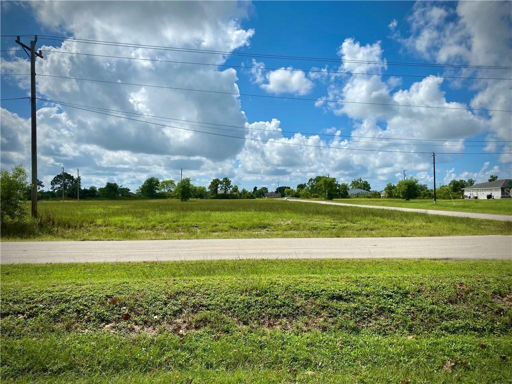 418 Jacaranda Pkwy., Cape Coral, FL 33909