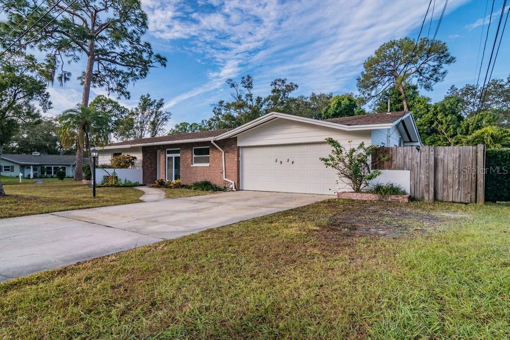 5954 Hillside St., Seminole, FL 33772