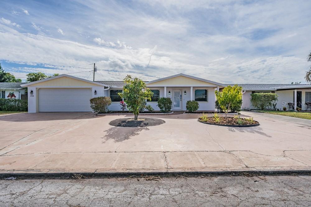 3724 Cedarwood Dr., Holiday, FL 34691