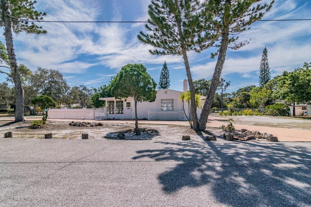 181 Hosmer Ave., Englewood, FL 34223