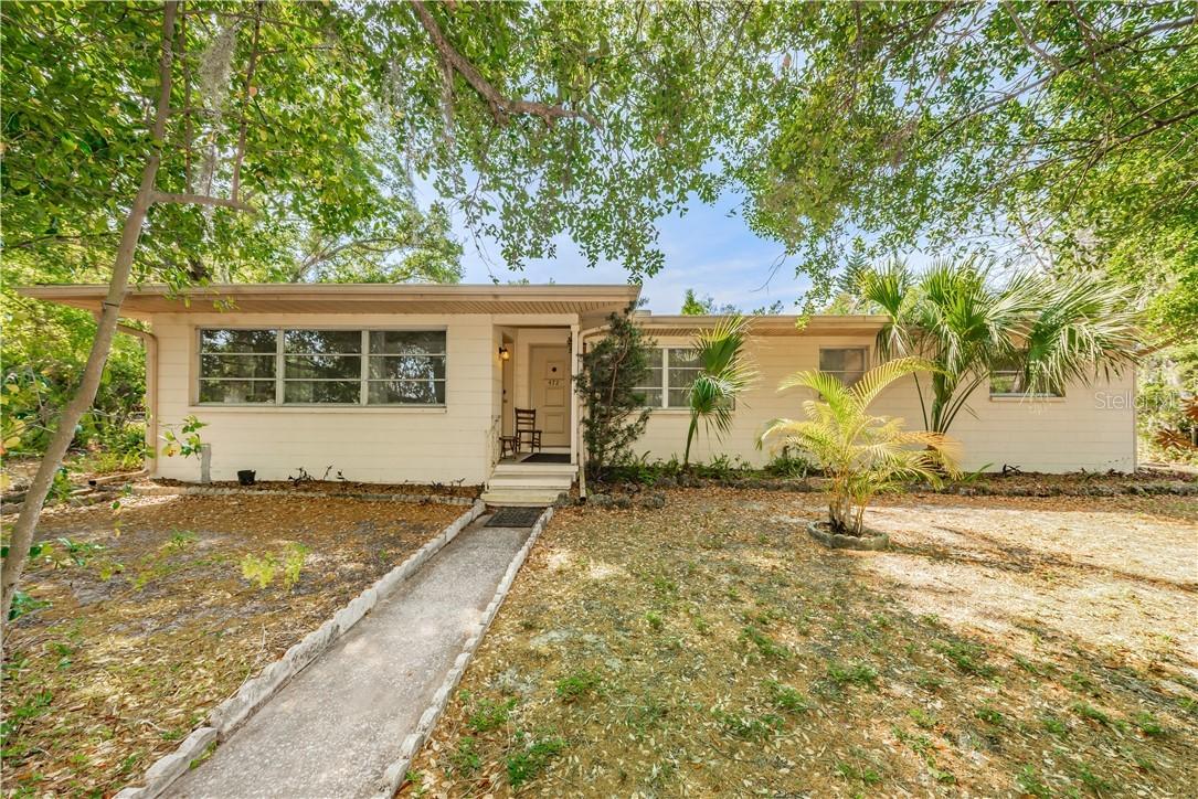 472 Pine St., Tarpon Springs, FL 34689