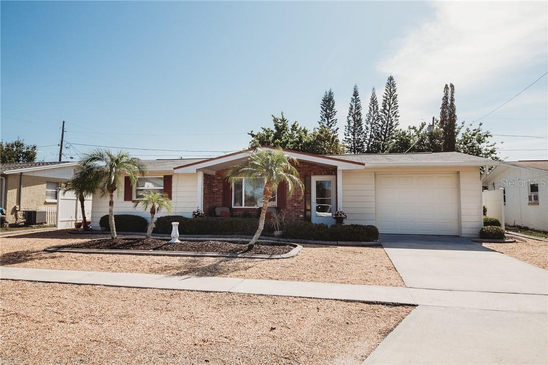 2208 Erin Dr., Holiday, FL 34690