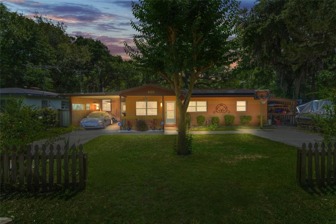 902 Whiteway Dr., Brooksville, FL 34601