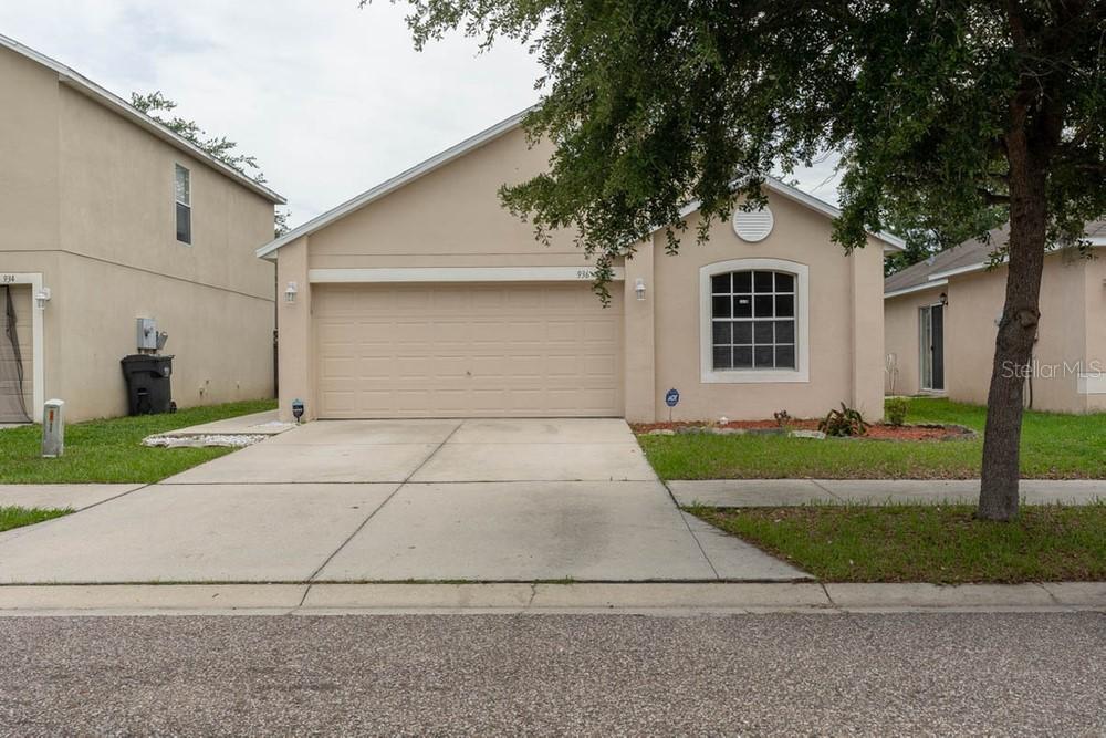 936 Brenton Leaf Dr., Ruskin, FL 33570