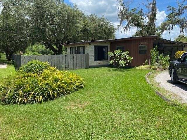 18817 5th St., Lutz, FL 33548