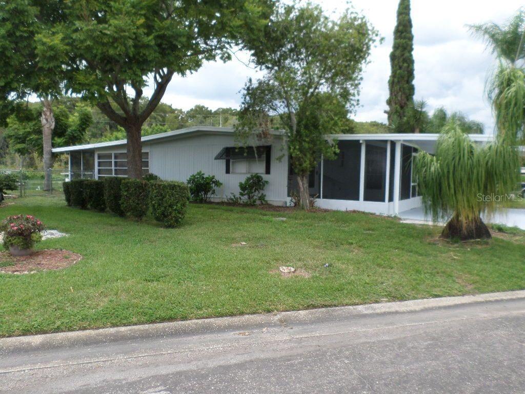 31647 Terrace Dr., Tavares, FL 32778