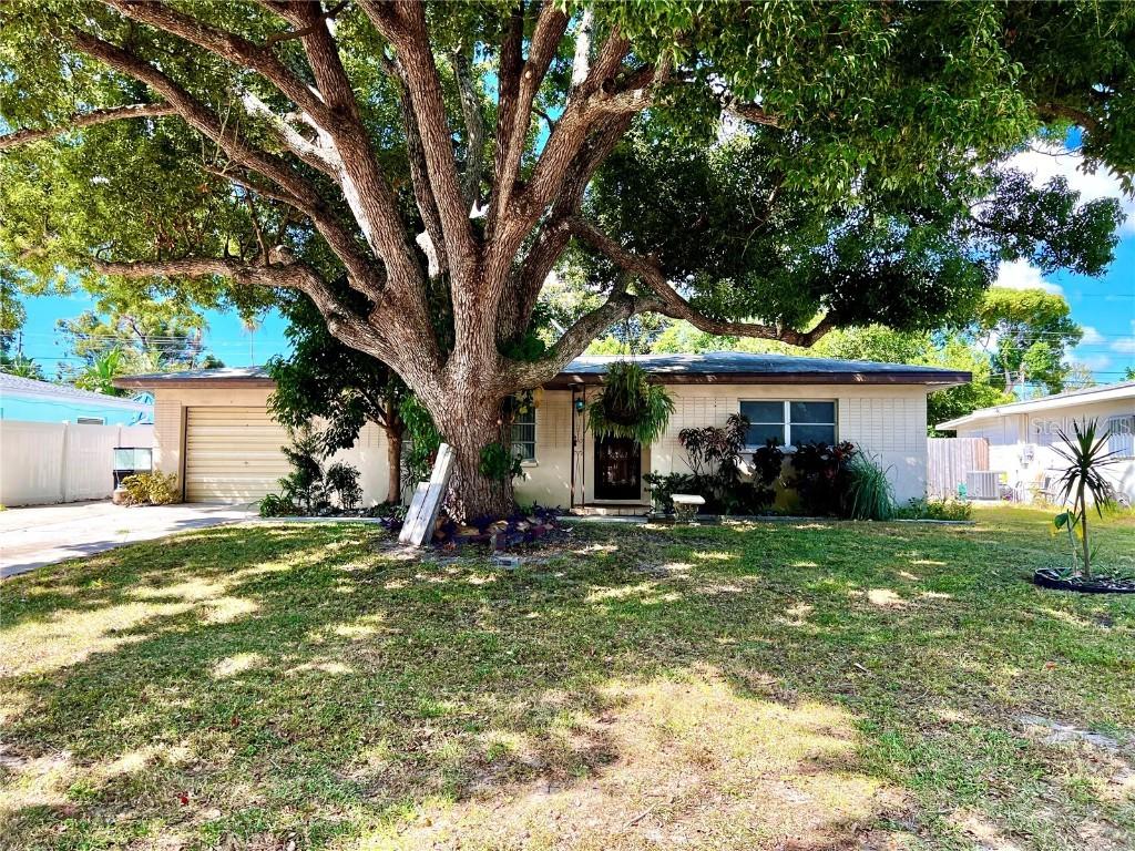 7664 N 115th St., Seminole, FL 33772