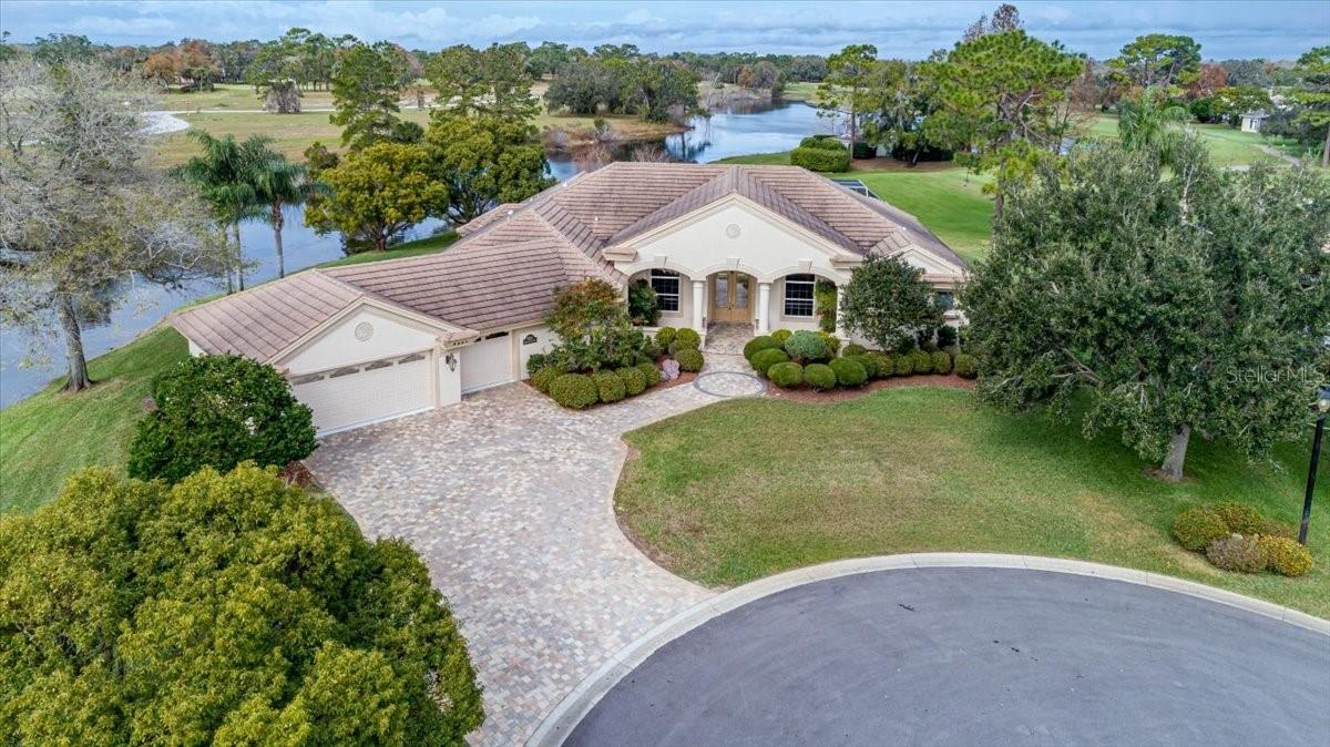 9201 Grand Cypress Dr., Weeki Wachee, FL 34613
