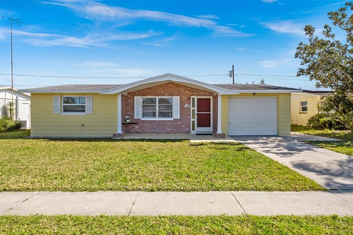 2100 Erin Dr., Holiday, FL 34690